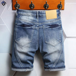 Shorts en jean taille haute pour homme, coupe droite oversize, avec logo de créateur, ourlet brut, strass et délavé - Product Image 3