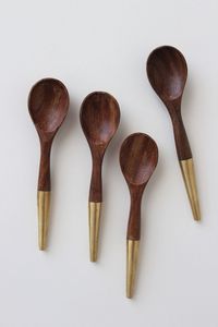 Ensemble de cuillères de service minimalistes en bois avec manches en métal, finition mate, couverts durables pour la restauration - Product Image 1