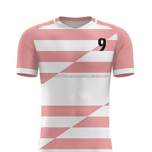 Ensemble de vêtements de sport unisexe pour adultes en polyester à col en V, avec impression par sublimation et design personnalisé, maillot à manches courtes et short de football - Product Image 4