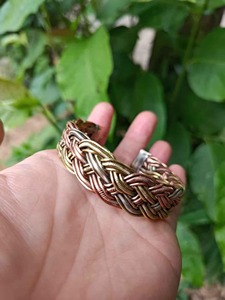 Bracelet en cuivre artisanal unique pour les amateurs de mode élégante, accessoires en cuivre métallique - Product Image 5