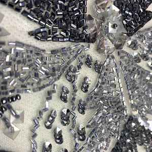 Fournisseur indien de tissus en dentelle perlée à la main pour robes de mariée ou tenues de soirée de luxe, disponible à bon prix - Product Image 2