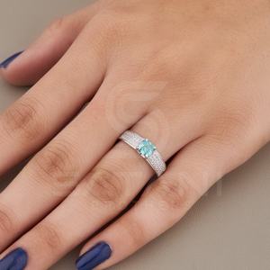 แหวนหมั้นเพชรโมอิสซาไนต์สีเขียวอมฟ้าทรงคุชชั่น ประดับเพชรแบบพาเว่ ตัวเรือนทอง 14K ชุบโรเดียม สำหรับผู้หญิง หรูหรา - Product Image 1