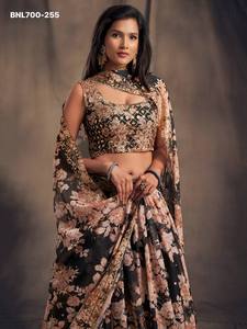 Conjunto de Lehenga semicompuesto de organza con estampado floral, lentejuelas y bordado Zari, fabricado en India. - Product Image 5