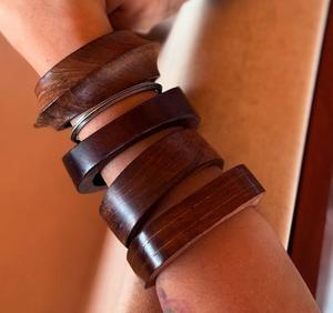 Bracelets en bois classiques et élégants pour femmes, bijoux en bois au design intemporel, fabriqués par Apex Align - Product Image 4