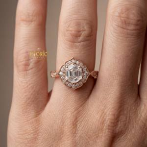 Anillo de Compromiso con Diamante Cultivado en Laboratorio Hexagonal, Estilo Moderno con Detalles, Oro Sólido de 14K/18K, Regalo de Boda, Joyería para Fiestas - Product Image 1