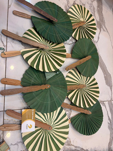 Éventail en feuille de palmier 100 % naturel fait main avec pompon et logo gravé – Mélange de couleurs personnalisé disponible pour les mariages, événements et centres de villégiature - Product Image 3