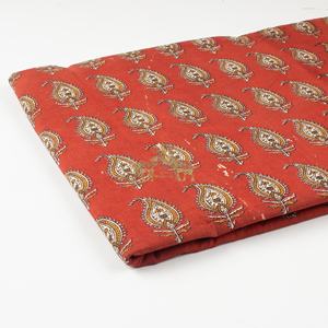 Tela de algodón Bagru estampada a mano con motivos florales para ropa y conjuntos de trajes para mujeres y hombres - Product Image 6