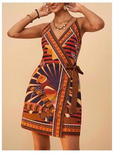 Vestido corto estilo bohemio con estampado tropical para mujer, sin mangas, con cuello en V y lazo. - Product Image 4