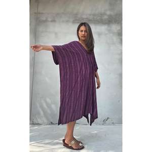 Robe Kaftan rayée violette pour femme, coupe ample, décontractée, longue, pour la plage ou comme tenue de détente - Product Image 3