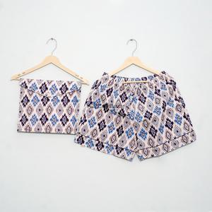 Nouvel ensemble de pyjama décontracté pour femme en coton tricoté de luxe, col en V, imprimé sur le devant, manches courtes, taille élastique avec cordon de serrage - Product Image 2