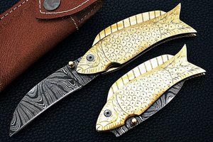 Couteau utilitaire pliant en acier Damas SHARP POINT TRADES, lame droite, ouverture par bouton de pouce, manche en bois, design artistique - Product Image 5