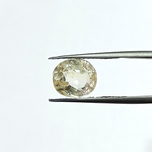 พลอยแซฟไฟร์สีเหลืองทรงรีธรรมชาติ 5.04 กะรัต จากศรีลังกา สำหรับทำเครื่องประดับและแหวน YSOIN-137 - Product Image 1