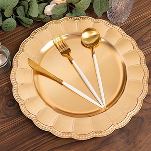 Platos Base Decorativos Redondos de Metal Dorado para Decoración de Mesas en Bodas, Restaurantes, Cenas, Fiestas y Eventos - Product Image 5