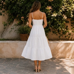 Robe midi blanche à fines bretelles, coupe trapèze, à volants, en coton tissé, décontractée pour l'été - Product Image 4