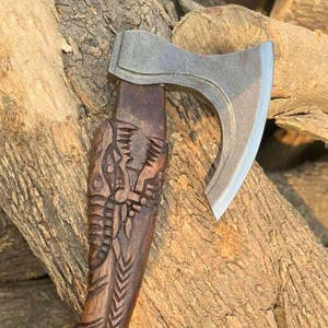 Hacha para cortar madera de inspiración vikinga, hecha a mano con mango de madera, herramienta de bushcraft para camping, regalo rústico y pieza decorativa. - Product Image 4