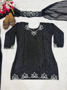 Salwar Kameez Negro Bordado de Manga Larga, Estilo Islámico Moderno, para Fiesta o Boda, con Diseño de Hojas Transparentes y Hijab - Product Image 5
