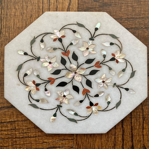 Plateau octogonal en marbre blanc orné d'un motif floral en nacre, disponible à prix de gros. - Product Image 6