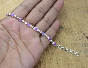 Bracelet minimaliste en argent sterling 925 massif avec chaîne à maillons et cabochon de pierre de lune rose arc-en-ciel de 4 mm serti clos, idéal pour mariage chrétien - Product Image 6