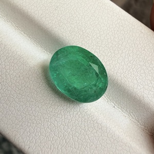 Esmeralda Natural de Zambia de Lujo, 4.50 Quilates, Verde Brillante, Ovalada, para Diseños de Joyería Fina Personalizada Premium - Product Image 6