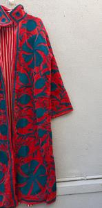 Bata Kimono de Terciopelo Ecológico Transpirable con Bordado Suzani Hecho a Mano para Mujer, Manga Larga, Cuello en V, Estampado Floral, Otoño/Invierno - Product Image 5