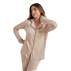 Servicio de Producción en Masa de Pijamas de Algodón y Seda de Manga Larga, Fabricante Vietnamita OEM ODM, Conjunto de Pijamas Ecológicos de Lujo para Mujer - Product Image 1