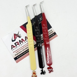 แหนบต่อขนตาปลายแหลม ทนทาน ออกแบบด้วยเครื่อง CNC ความแม่นยำสูง พร้อมด้ามจับลายหัวใจ 90 องศา ผลิตจากสแตนเลสอย่างยั่งยืน - Product Image 2