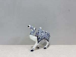 NIRMALA HANDICRAFTS Figurine de chameau Kathi en métal émaillé bleu, artisanale |   Peinture florale traditionnelle indienne du Rajasthan - Product Image 4
