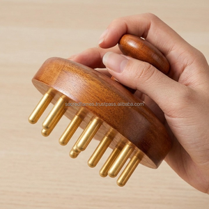 Masseur de cuir chevelu en bois artisanal avec picots en métal bronze, peigne stimulant la croissance des cheveux, masseur de relaxation et de détoxification pour spa, OEM - Product Image 3