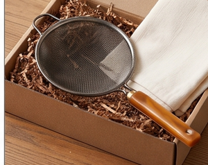 Passoire élégante en maille fine avec manche en bois, passoire en acier inoxydable, outil de cuisine pour la maison, les restaurants et les événements - Product Image 1