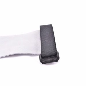 Guantes deportivos flexibles con gestión del sudor y agarre para gimnasia, para un control fiable en entrenamiento y práctica. - Product Image 5