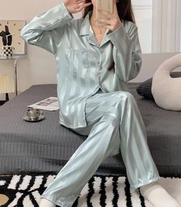 Conjunto de Pijama de Satén para Mujer, Manga Larga, Color Sólido, Cuello Camisero, Cierre de Botones, Suave, Clásico, Ropa de Dormir para Primavera - Product Image 5