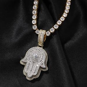 Colgante Hamsa de Lujo de Plata de Ley con Diamantes Baguette VVS y Corte Esmeralda para Hombres, Fiestas, Estilo Hip Hop Iced Out - Product Image 6