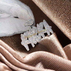 SHRAMAN JEWELS Colgante de Lujo de Plata 925 con Baño de Rodio, Totalmente Adornado con Moissanita, Personalizado con Nombre y Dije Personalizado - Product Image 1