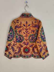 Chaqueta Bohemia de Terciopelo Suzani, Chaqueta Bordada a Mano con Diseño Floral, Abrigo Tribal Vintage Boho, Chaqueta Artística con Bordado Uzbeko - Product Image 5