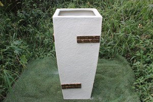 กระถางต้นไม้ทรงสี่เหลี่ยมผืนผ้า รุ่น Elegance Mosaic KNT สีขาว ทำจากไฟเบอร์กลาส แกะสลักด้วยมือ ดีไซน์คลาสสิก ผิวเรียบเงางาม ใช้ได้ทั้งภายในและภายนอกอาคาร ดีไซน์โดดเด่นไม่เหมือนใคร - Product Image 3