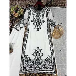 Conjunto de traje de fiesta de diseñador para mujer con parte inferior superior de Trabajo bordado pesado y Dupatta - Product Image 4