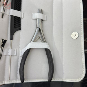 Kit d'outils pour extensions de cheveux, pinces en acier inoxydable, pinces à cheveux pour le sectionnement, peigne à queue de rat, ensemble dans une pochette en cuir blanc - Product Image 2