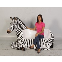 Sculpture d'animal en résine zèbre en vente chaude, statue de cheval zèbre grandeur nature pour la décoration de la pelouse du jardin