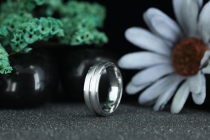 Anillo de Boda de Lujo de Acero Inoxidable de Doble Capa con Cristales para Hombre y Mujer - Product Image 3