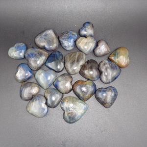 Cœur gravé en cristal de saphir bleu naturel, poli à la main, pierre précieuse de guérison pour la méditation, le Reiki, l'énergie des chakras et la décoration spirituelle - Product Image 4