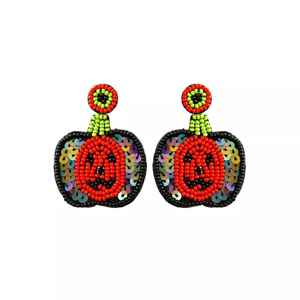 Boucles d'oreilles artisanales en perles citrouille d'Halloween pour femme, pendantes à sequins Jack-O'-Lantern, bijoux fantaisie pour fête et événements. - Product Image 3