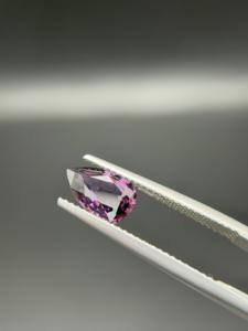 Zehra Gems Bijoux Spinelle Violette Naturelle Coupe Poire 1.77CT 9.7x6.5x4mm Pierre Précieuse Facettée Libre Effet de Couleur/Feu pour la Fabrication de Bijoux - Product Image 2