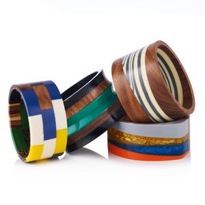 Brazaletes de Resina Hechos a Mano, Elegantes y Modernos, Diseño Único para Personas Conscientes de la Moda, RR ENTERPRISES India - Product Image 2