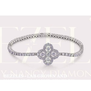 Magnifique bracelet en or rose avec motif trèfle à quatre feuilles, serti de diamants de laboratoire taille brillant et pierres durables, idéal pour les mariages. - Product Image 5