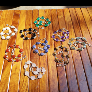 กำไลข้อมือประดับพลอยหลากสีทรงปริซึม งานแฮนด์เมด ทองเหลืองรูปไข่ คริสตัลเชื่อมต่อกัน สไตล์โบฮีเมียน เครื่องประดับสำหรับทุกเพศ เหมาะสำหรับงานปาร์ตี้ - Product Image 4