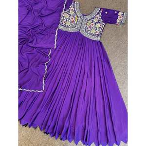 Elegante Vestido de Noche con Corte Aliya, Bordado con Lentejuelas, Incluye Dupatta - Product Image 5