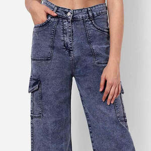 Jean en denim délavé style vintage, pantalon cargo fonctionnel en denim avec poches profondes pour vêtements personnalisés, pantalon de travail en denim - Product Image 5