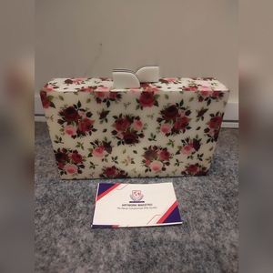 Sac à main en émail émaillé à motif de roses, avec fermeture magnétique sans couture, pour femmes professionnelles tendance - Product Image 1