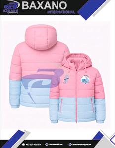 แจ็คแอนด์จิล ออฟ อเมริกา ซอร์โรริตี้ เสื้อแจ็คเก็ตพัฟเฟอร์สีชมพูมีฮู้ดสำหรับฤดูหนาว พร้อมโลโก้ด้านหน้า ดีไซน์แบบกรีกตามสั่ง - Product Image 5