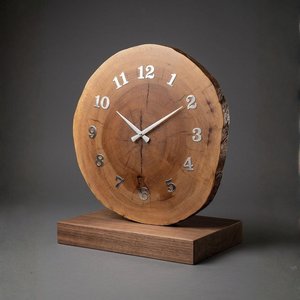 Reloj de Madera Hecho a Mano con Corteza de Árbol, Decoración Rústica de Pared Estilo Granja - Product Image 2